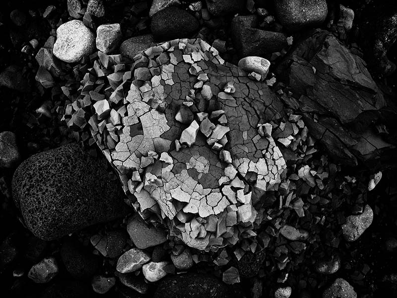 Tachylite, Black and White 800 Iceland